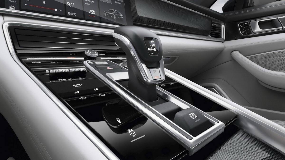 Druhá generace Porsche Panamera vyrostla a už není vzhledově tak kontroverzní.