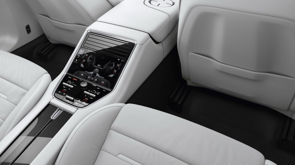Druhá generace Porsche Panamera vyrostla a už není vzhledově tak kontroverzní.