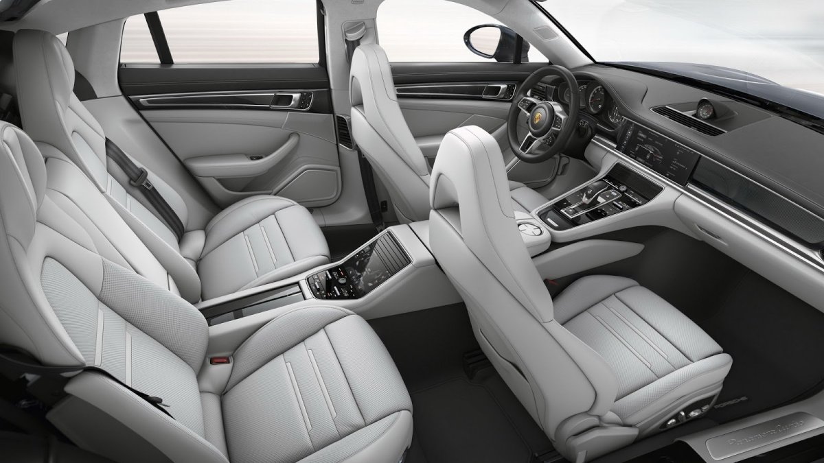 Druhá generace Porsche Panamera vyrostla a už není vzhledově tak kontroverzní.