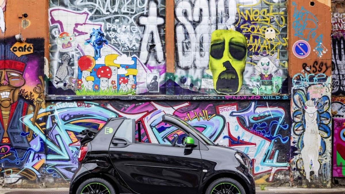 Smart ForTwo Cabrio přijíždí v elektrickém provedení electric drive.