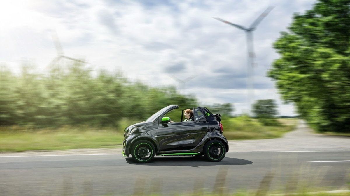 Smart ForTwo Cabrio přijíždí v elektrickém provedení electric drive.