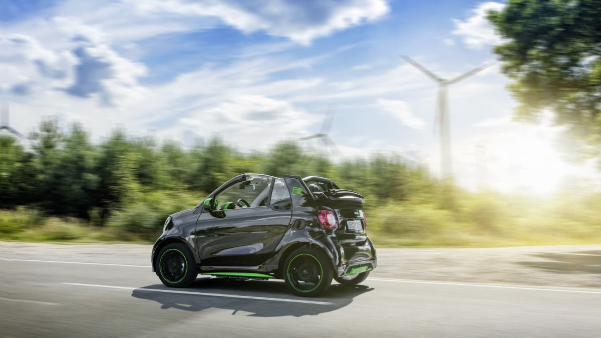 Smart ForTwo Cabrio přijíždí v elektrickém provedení electric drive.