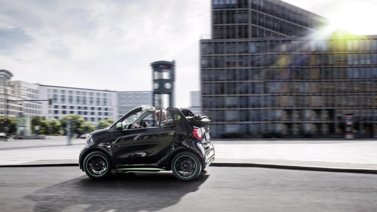 Smart ForTwo Cabrio přijíždí v elektrickém provedení electric drive.