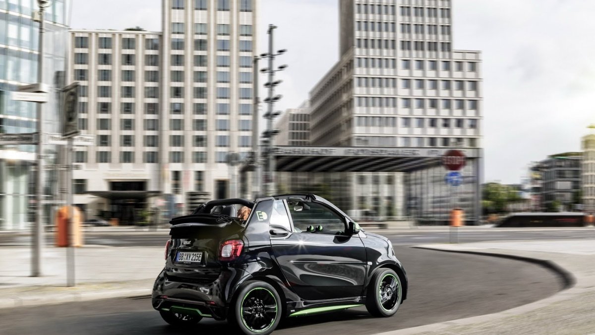 Smart ForTwo Cabrio přijíždí v elektrickém provedení electric drive.