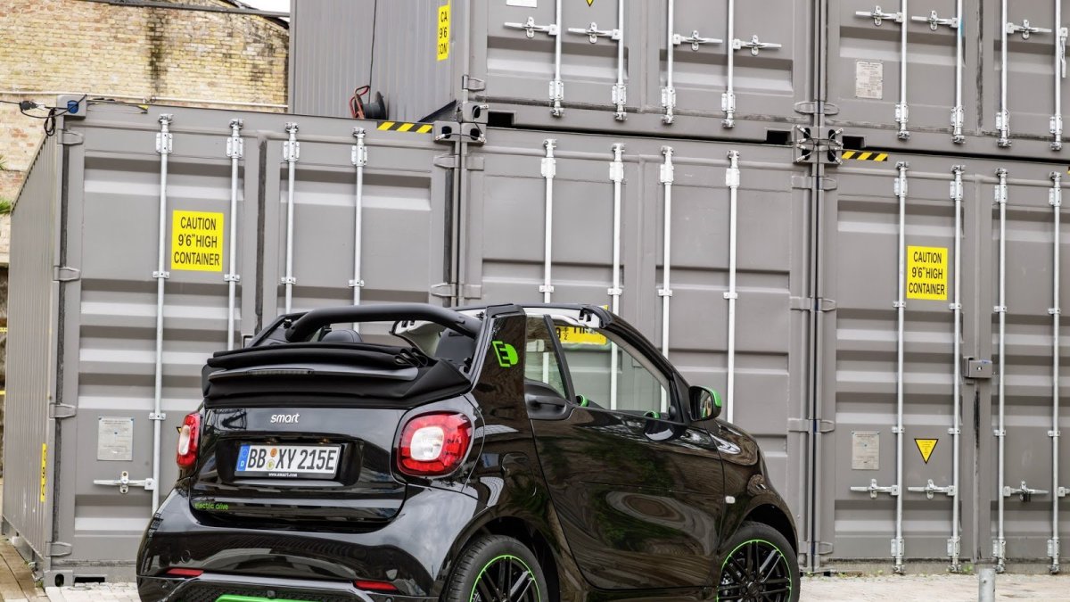 Smart ForTwo Cabrio přijíždí v elektrickém provedení electric drive.