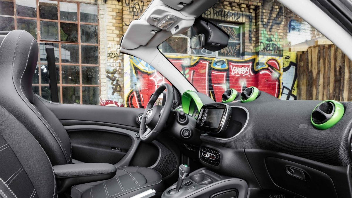 Smart ForTwo Cabrio přijíždí v elektrickém provedení electric drive.