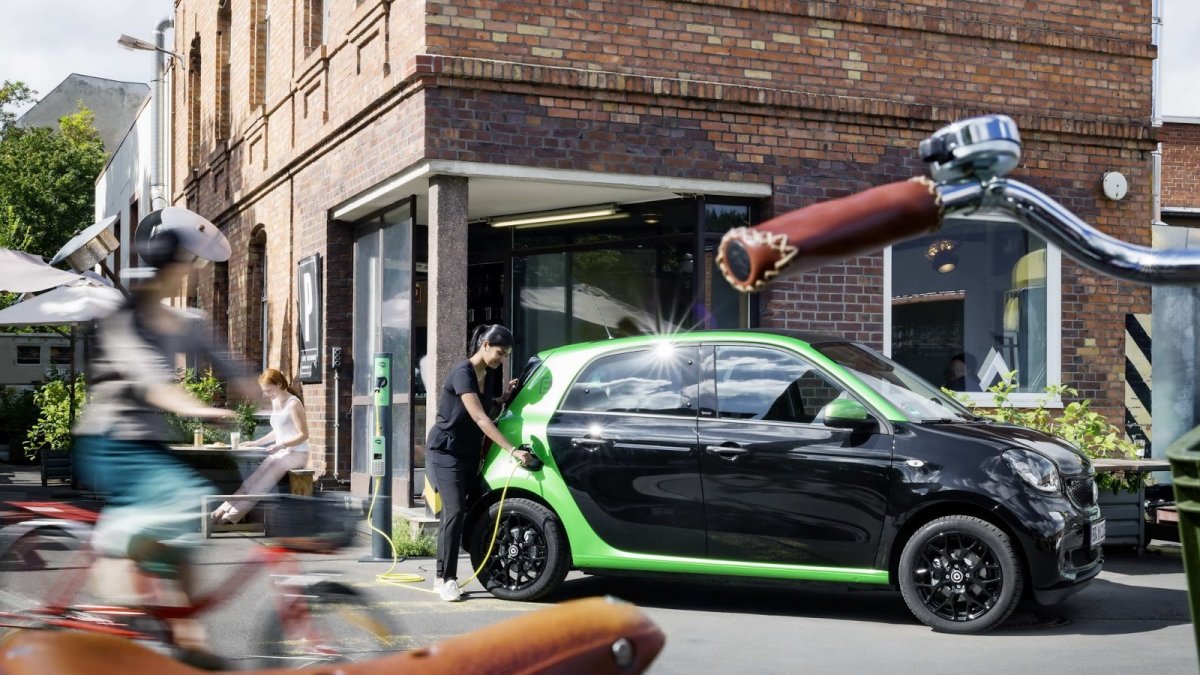 Smart ForFour přijíždí v elektrickém provedení electric drive.