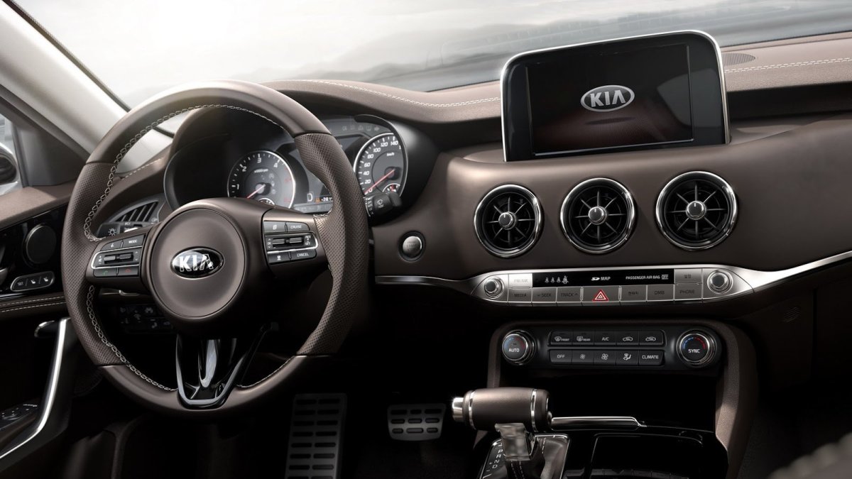 Kia Stinger ukazuje nejnovější čtyřdveřové kupé s pohonem zadních kol.