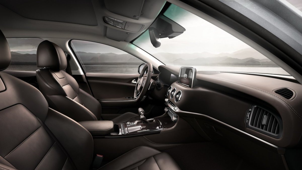 Kia Stinger ukazuje nejnovější čtyřdveřové kupé s pohonem zadních kol.