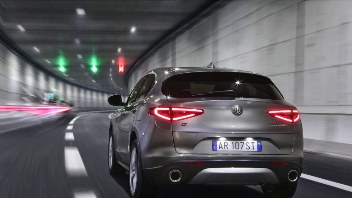 Alfa Romeo Stelvio přichází i v základní variantě, pořád je krásná.