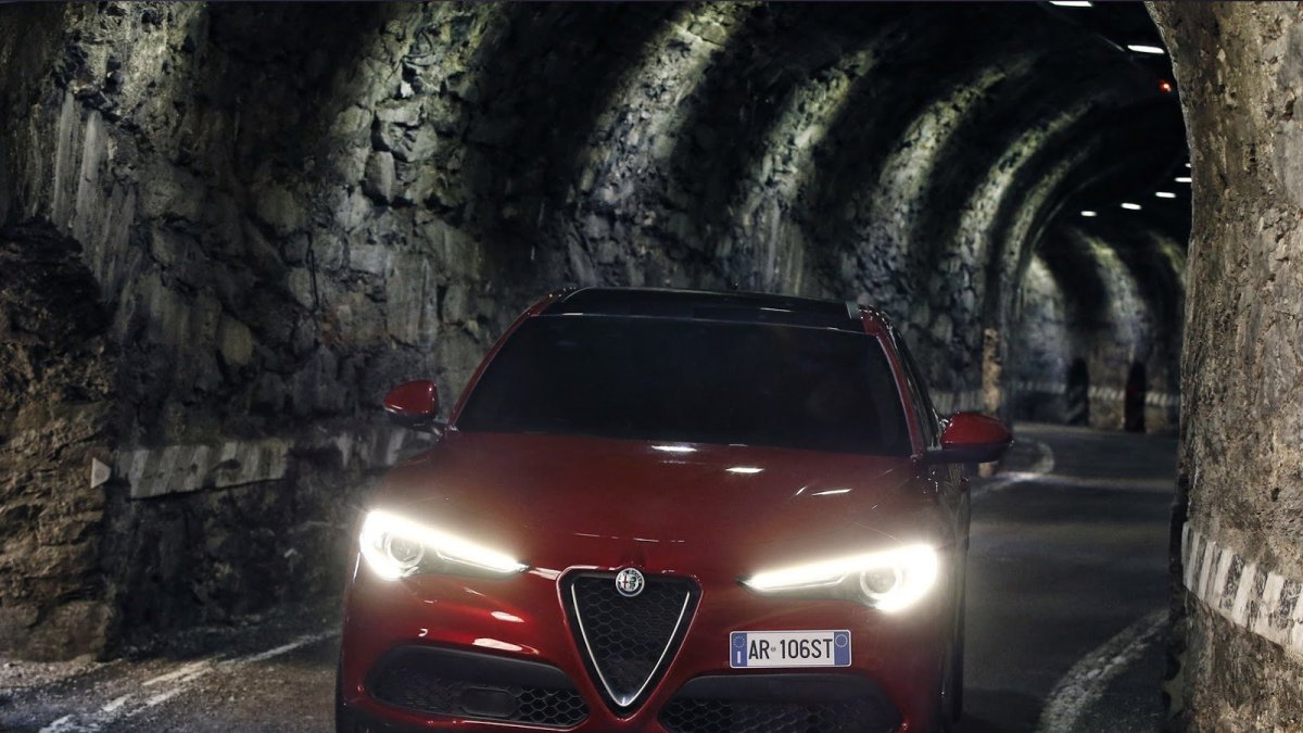 Alfa Romeo Stelvio přichází i v základní variantě, pořád je krásná.