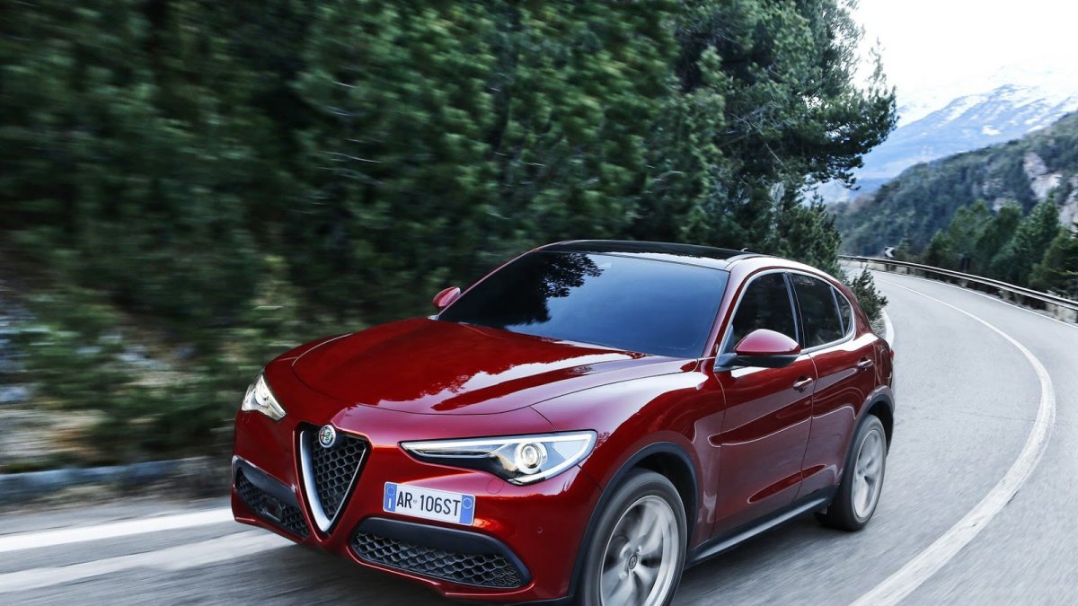 Alfa Romeo Stelvio přichází i v základní variantě, pořád je krásná.