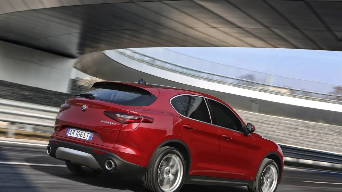 Alfa Romeo Stelvio přichází i v základní variantě, pořád je krásná.