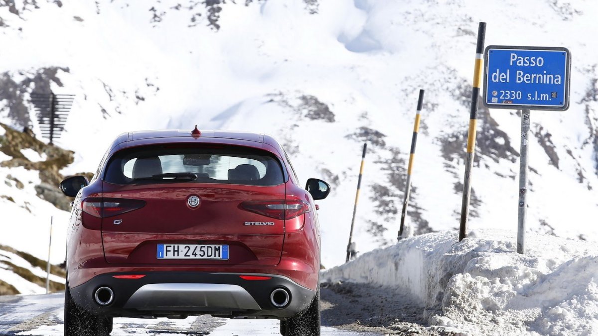 Alfa Romeo Stelvio přichází i v základní variantě, pořád je krásná.