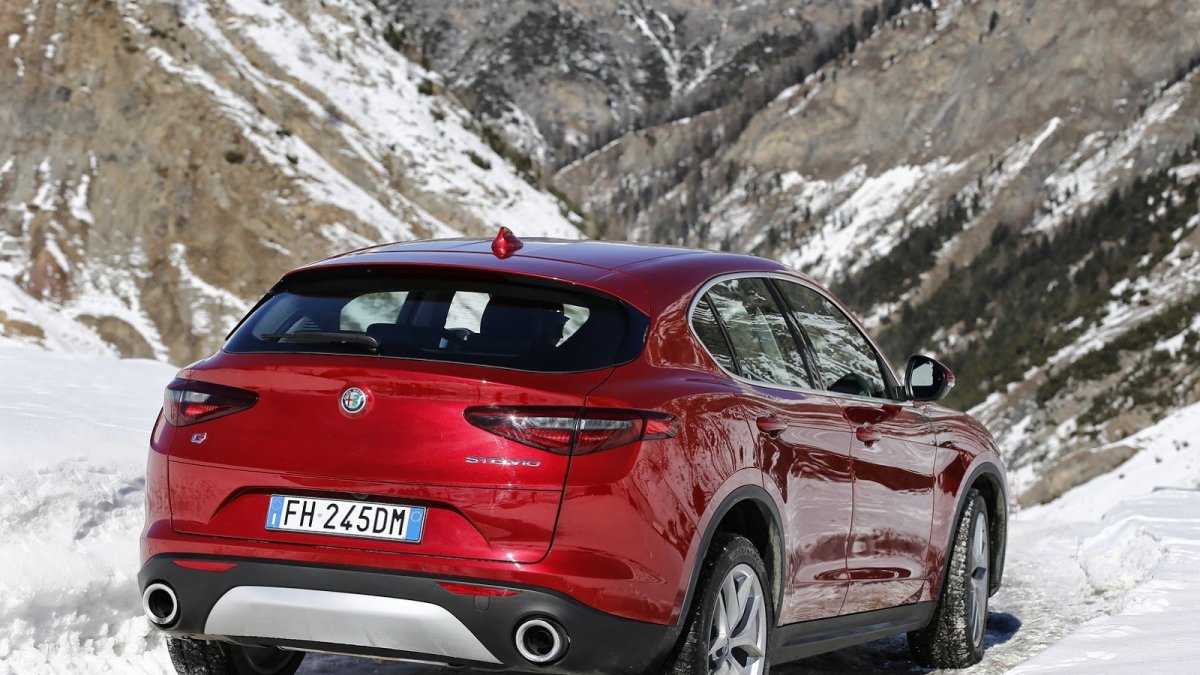Alfa Romeo Stelvio přichází i v základní variantě, pořád je krásná.
