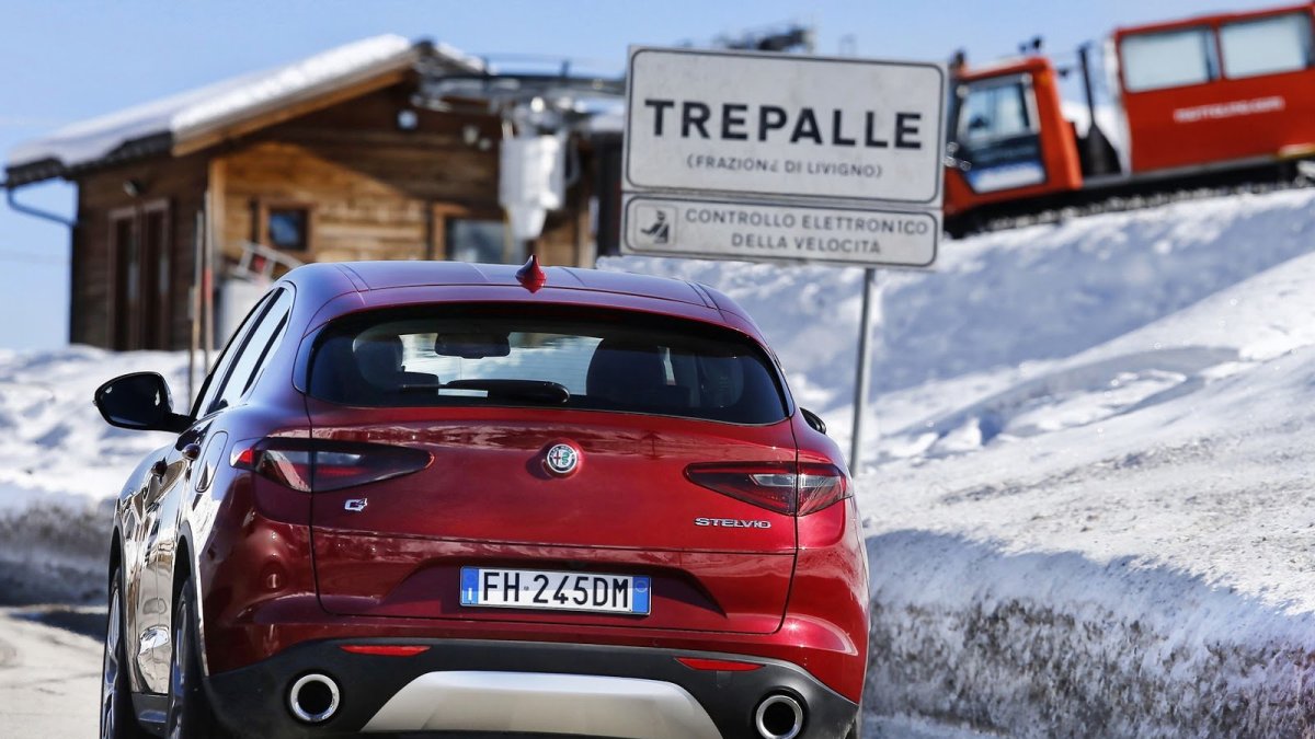 Alfa Romeo Stelvio přichází i v základní variantě, pořád je krásná.