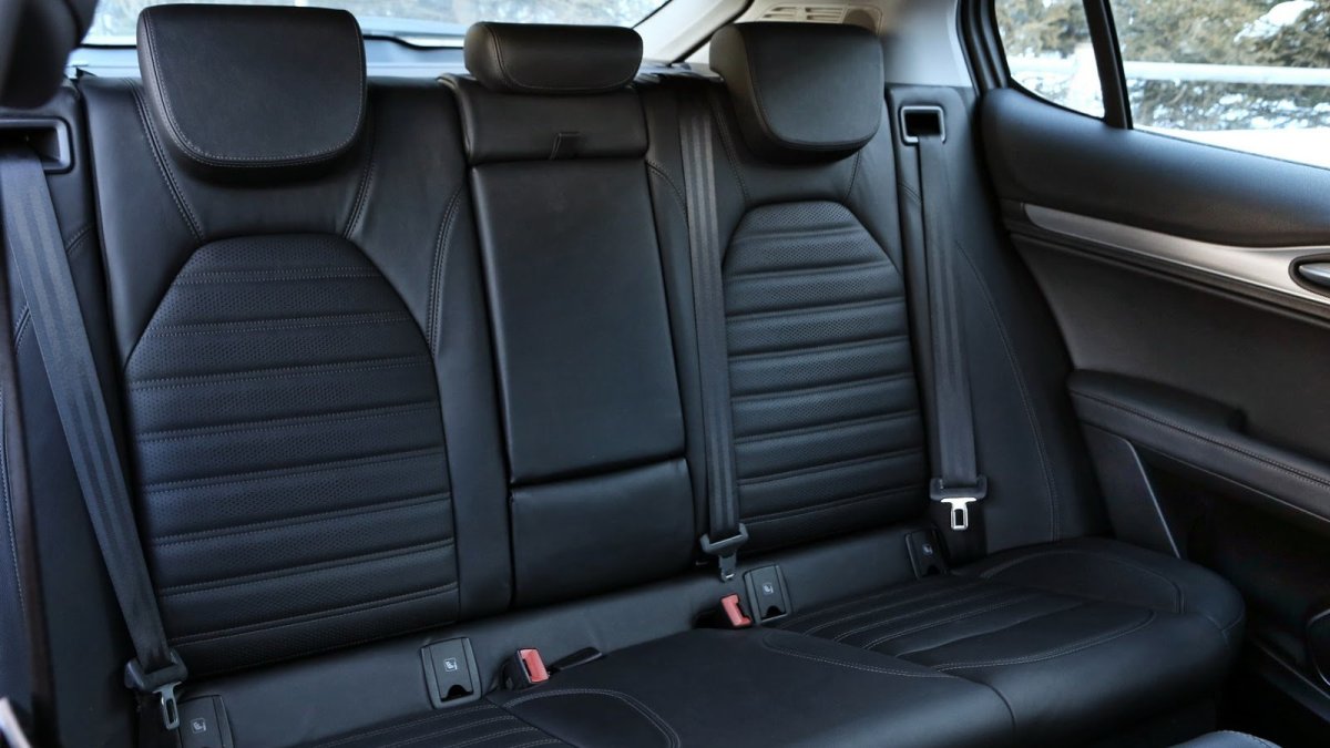 Alfa Romeo Stelvio přichází i v základní variantě, pořád je krásná.