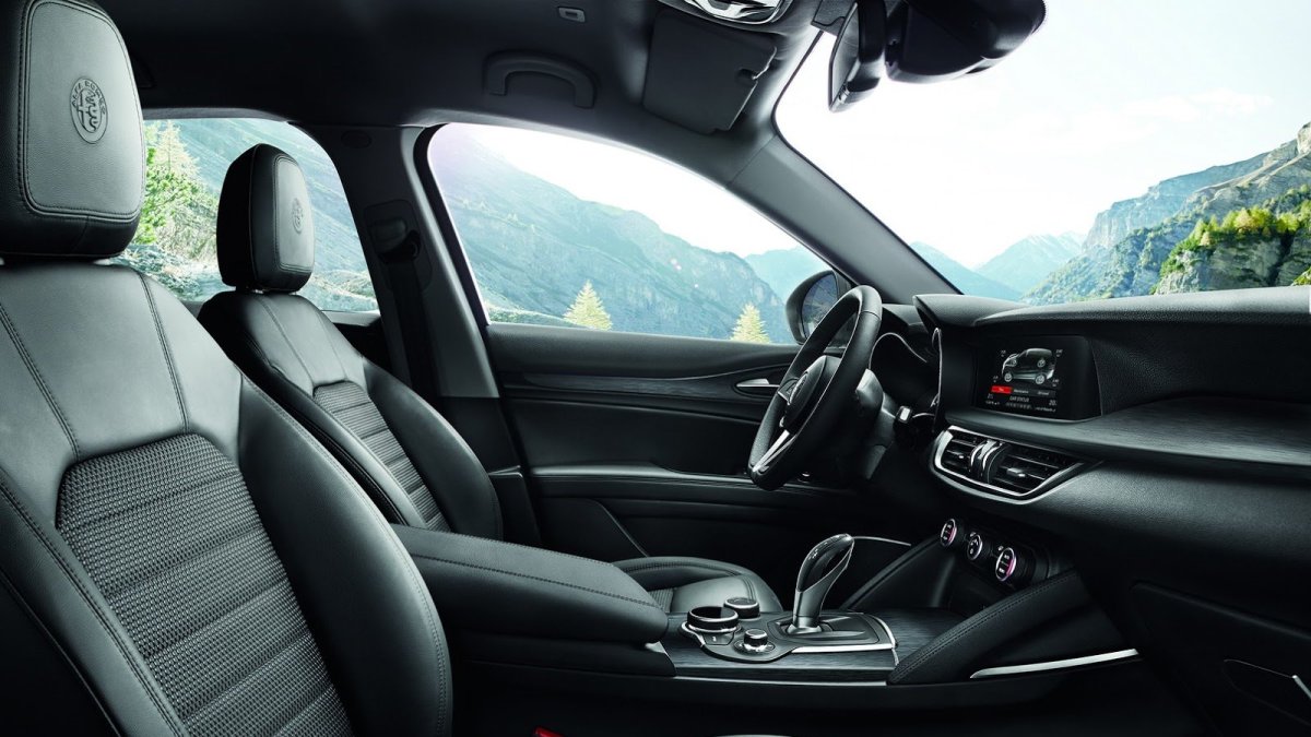 Alfa Romeo Stelvio přichází i v základní variantě, pořád je krásná.