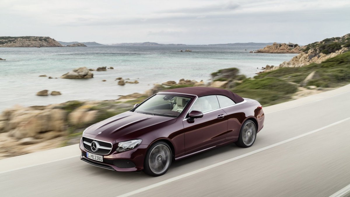 Kabriolet uzavírá nabídku Mercedesu-Benz třídy E.