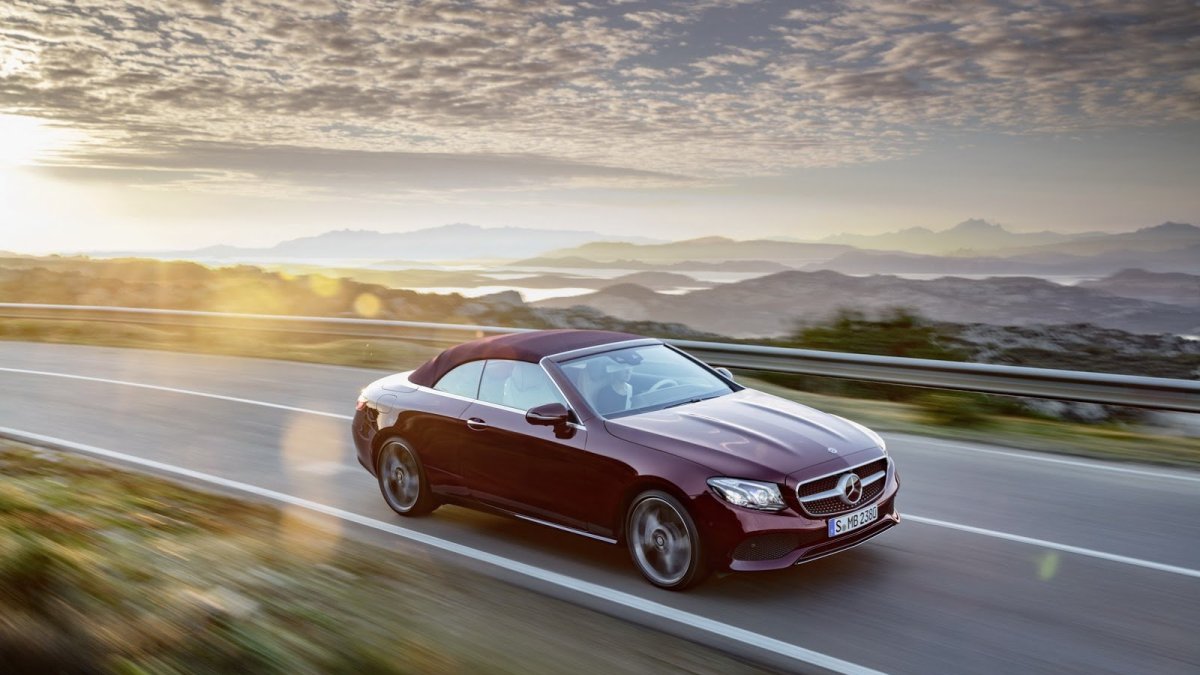 Kabriolet uzavírá nabídku Mercedesu-Benz třídy E.