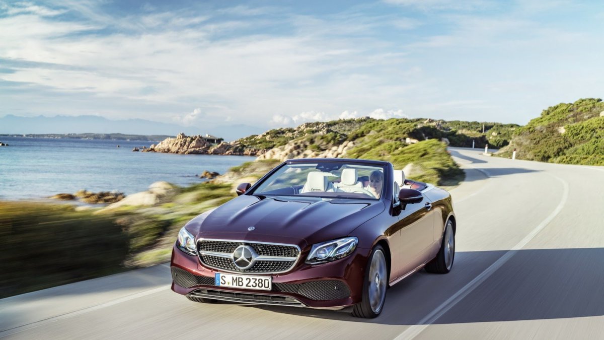 Kabriolet uzavírá nabídku Mercedesu-Benz třídy E.