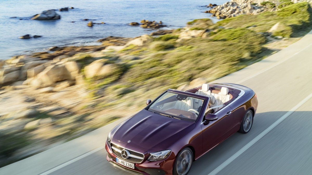 Kabriolet uzavírá nabídku Mercedesu-Benz třídy E.