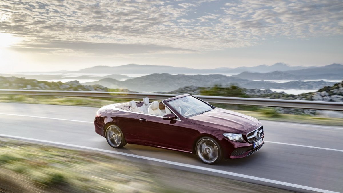Kabriolet uzavírá nabídku Mercedesu-Benz třídy E.