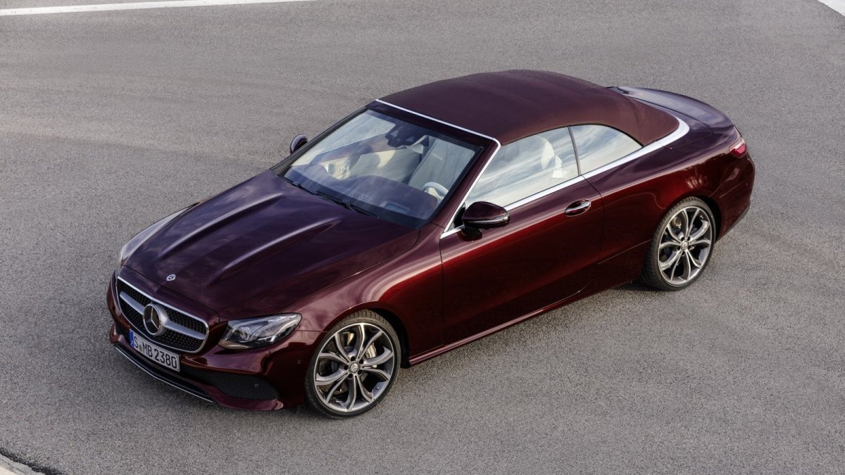 Kabriolet uzavírá nabídku Mercedesu-Benz třídy E.