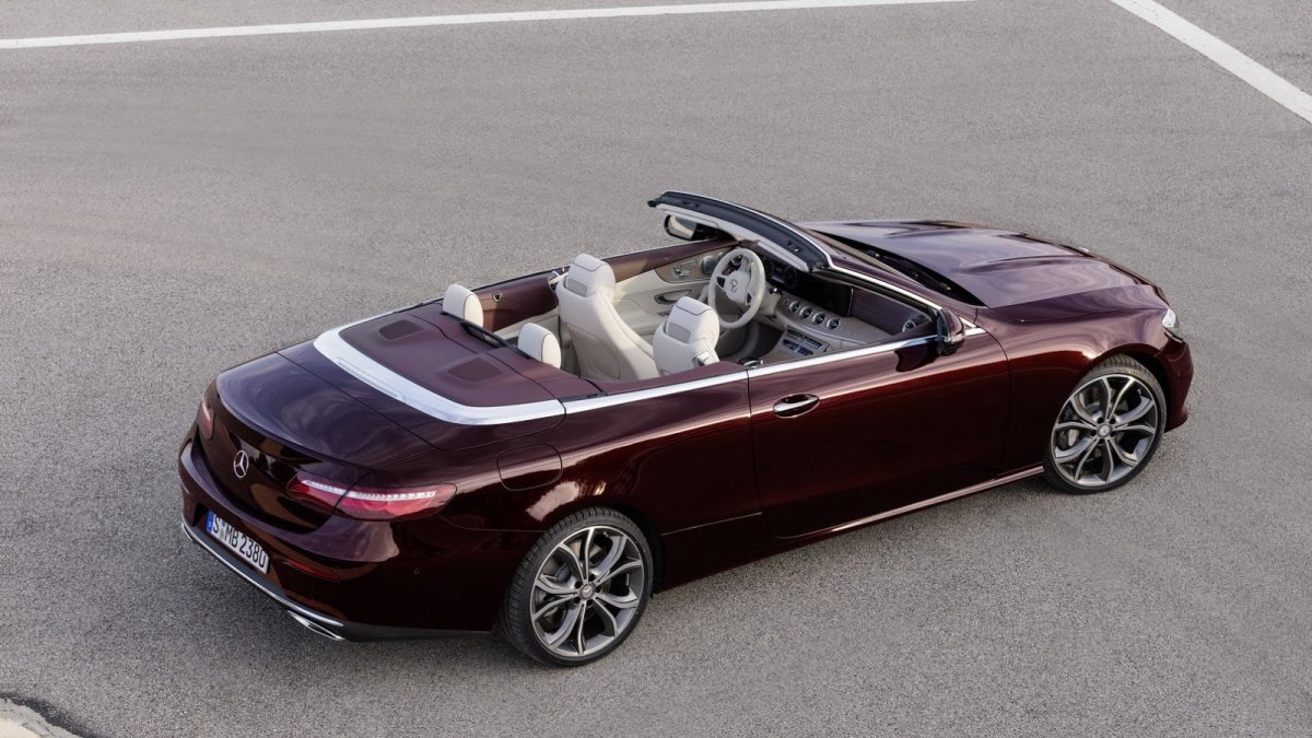 Kabriolet uzavírá nabídku Mercedesu-Benz třídy E.