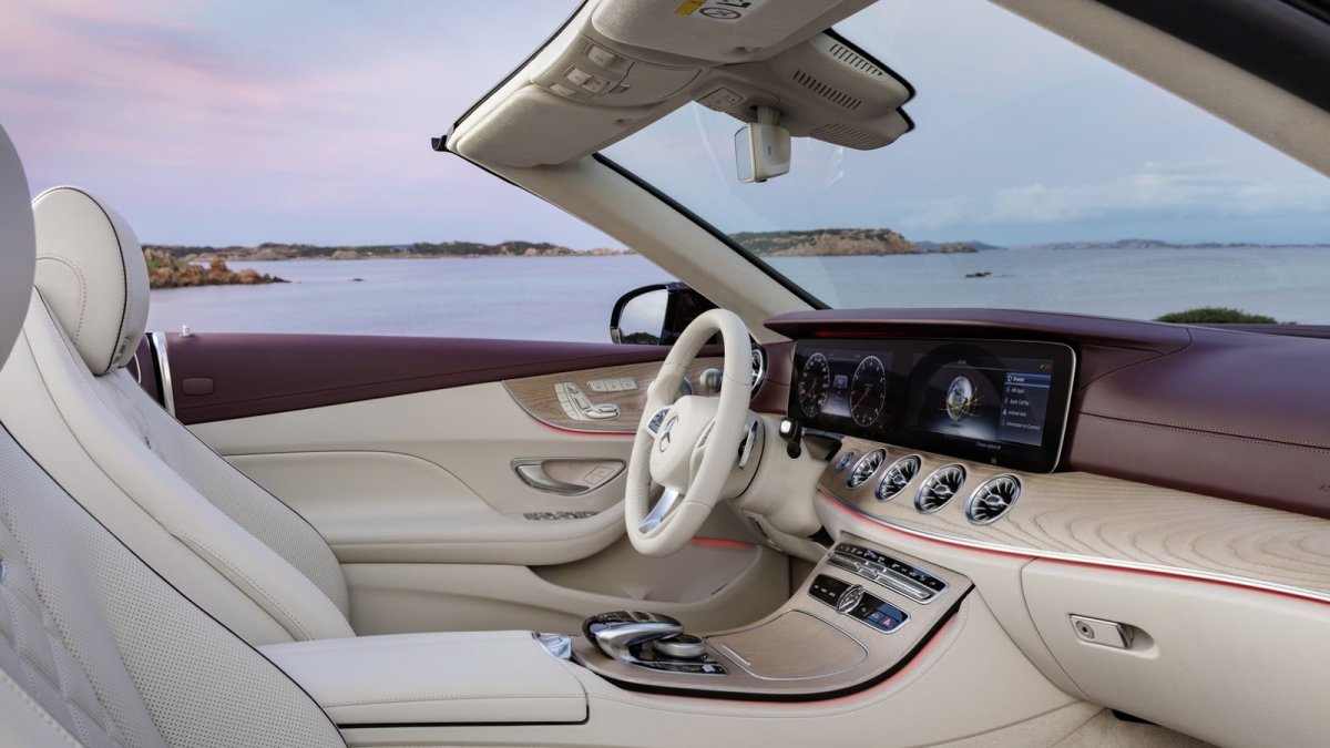 Kabriolet uzavírá nabídku Mercedesu-Benz třídy E.