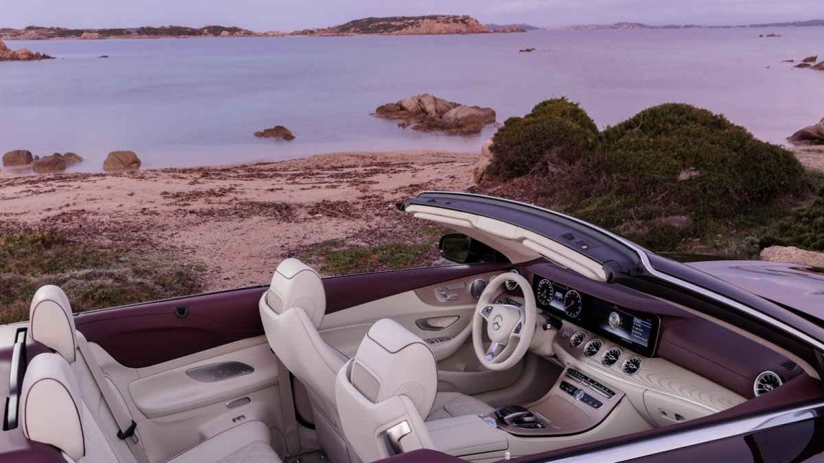 Kabriolet uzavírá nabídku Mercedesu-Benz třídy E.