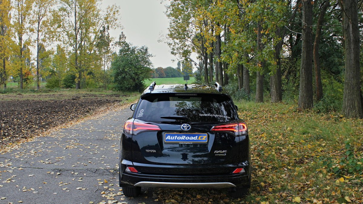 Toyota RAV4 Hybrid Selection AWD ve speciální barvě Azure
