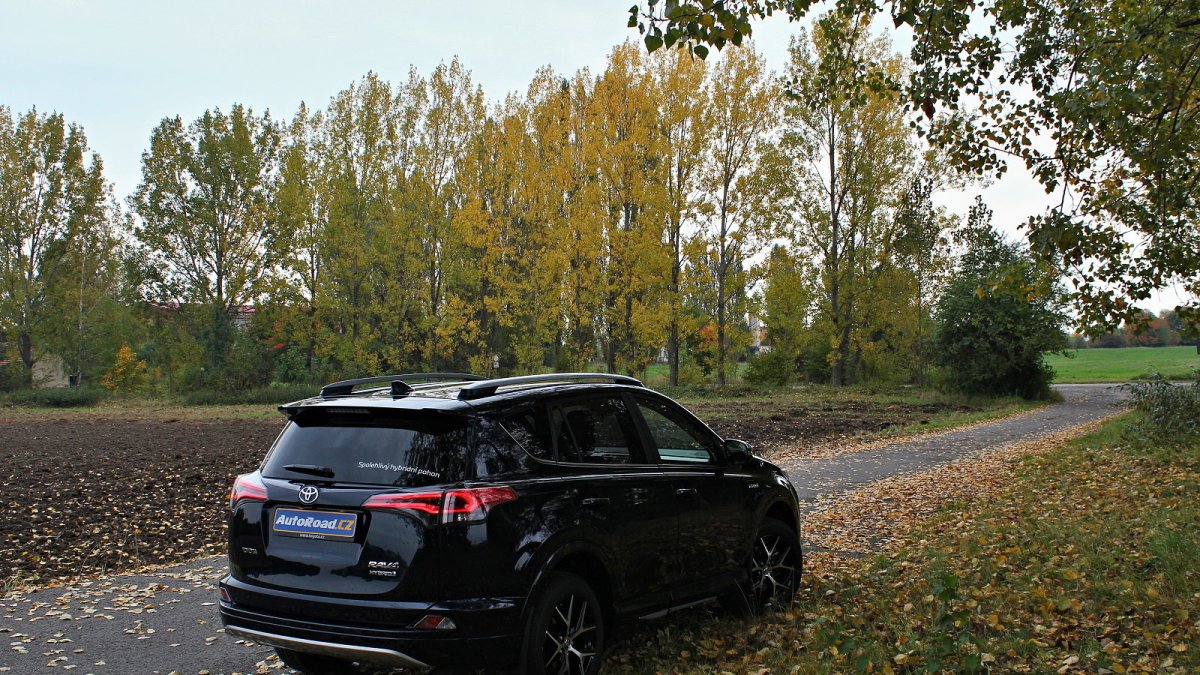Toyota RAV4 Hybrid Selection AWD ve speciální barvě Azure