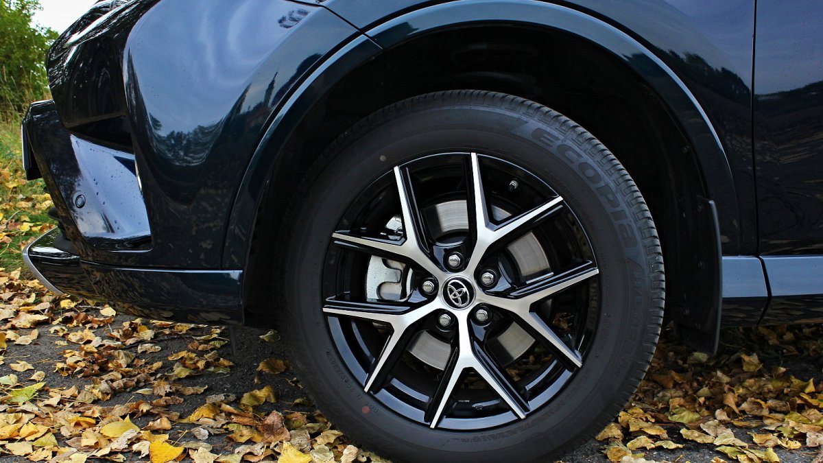 Toyota RAV4 Hybrid Selection AWD ve speciální barvě Azure