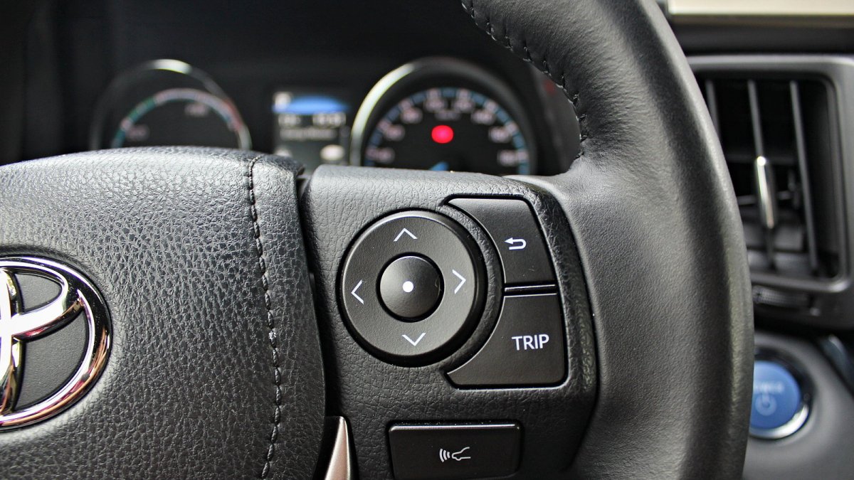 Toyota RAV4 Hybrid Selection AWD ve speciální barvě Azure