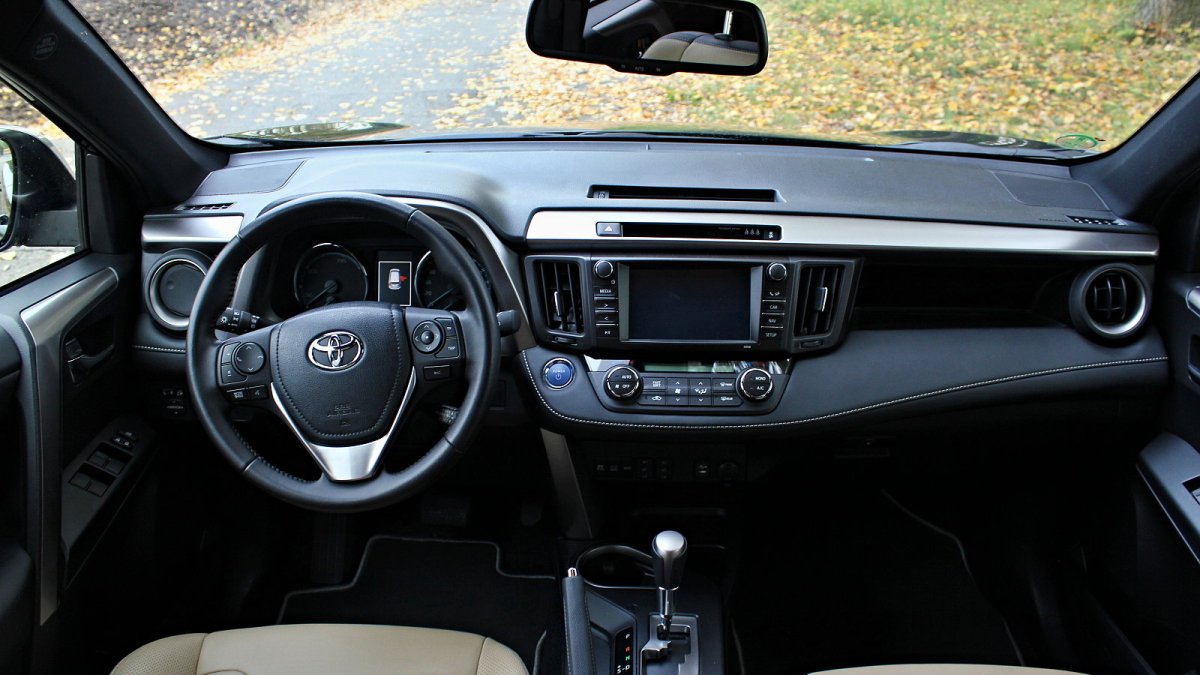 Toyota RAV4 Hybrid Selection AWD ve speciální barvě Azure