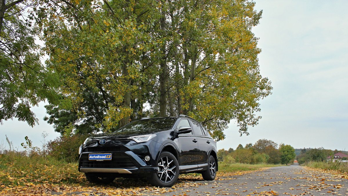 Toyota RAV4 Hybrid Selection AWD ve speciální barvě Azure