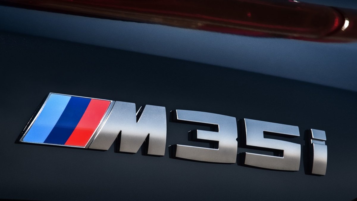 Nové BMW X2 M35i: Vrcholná verze nabízí dynamické jízdní vlastnosti a vzrušující design, kterým upoutá na první pohled.