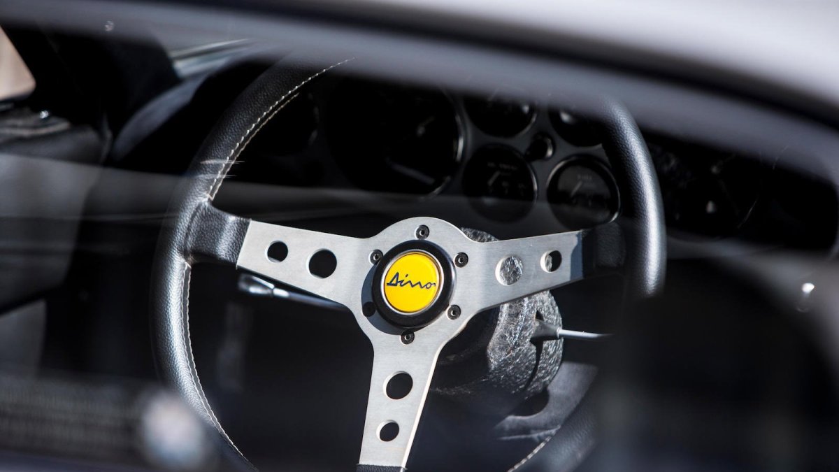 Ferrari 246 GT Dino, ve kterém během evropských turné cestoval Keith Richards z Rolling Stones