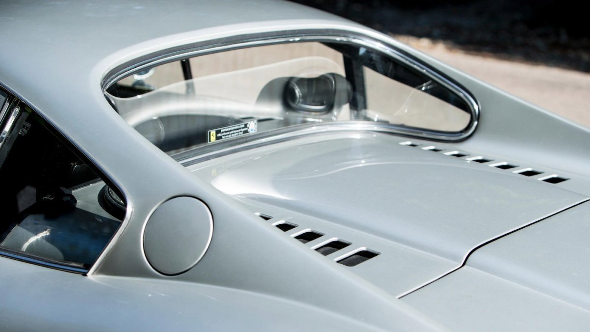 Ferrari 246 GT Dino, ve kterém během evropských turné cestoval Keith Richards z Rolling Stones