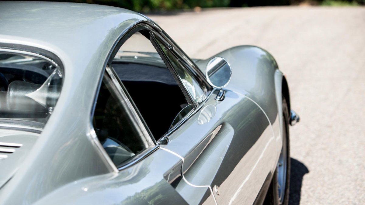 Ferrari 246 GT Dino, ve kterém během evropských turné cestoval Keith Richards z Rolling Stones