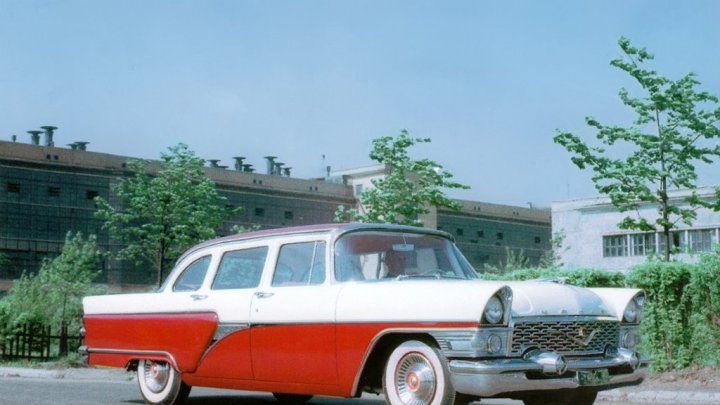 GAZ 13 Čajka