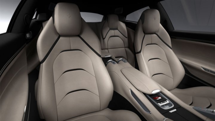 Ferrari FF je zapomenuto, nahrazuje ho typ GTC4 Lusso.