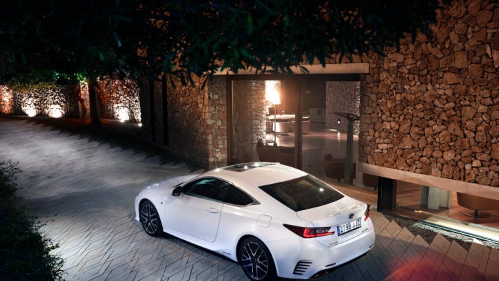 Lexus RC 300h F Sport