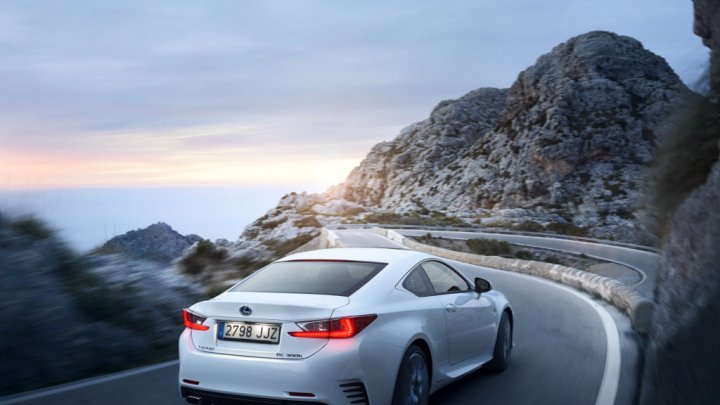 Lexus RC 300h F Sport