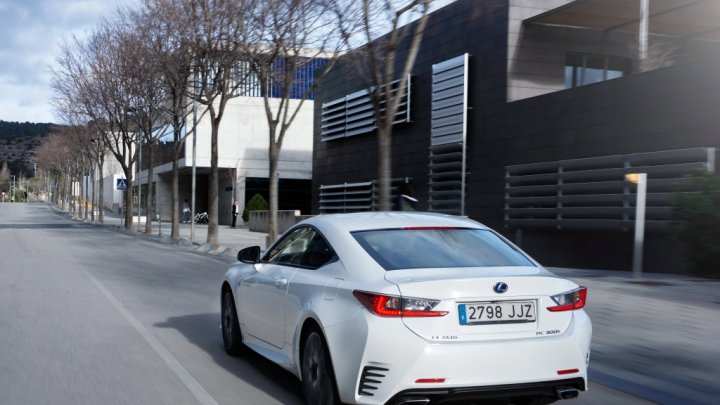 Lexus RC 300h F Sport