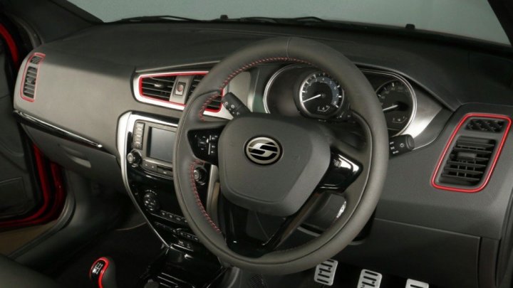 Tata Bolt Sport má pod kapotou přeplňovanou dvanáctistovku.