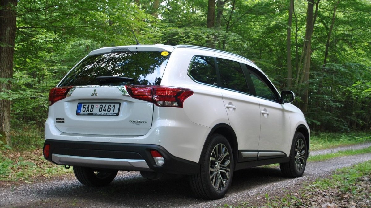 Mitsubishi Outlander 2.0i LPG (2015)