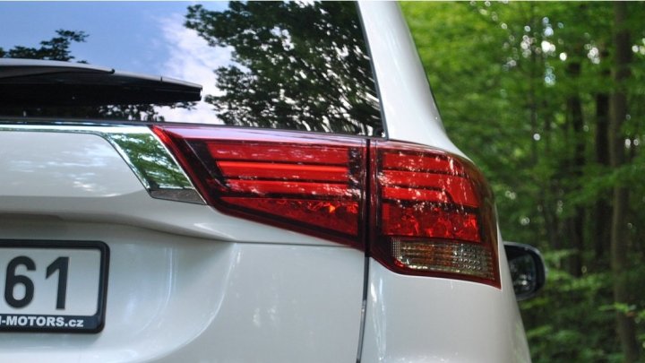 Mitsubishi Outlander 2.0i LPG (2015)