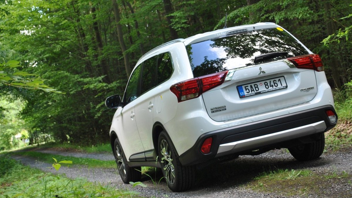 Mitsubishi Outlander 2.0i LPG (2015)